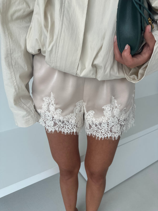 Siena lace shorts
